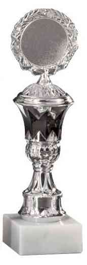 Eine Pokale Bornheim 6-er Pokalserie 197 mm – 265 mm PK754600-6-E50 mit einer leeren runden Plakette an der Oberseite, einem dekorativen Stiel und einem Sockel aus weißem Marmor dient als zeitlose Auszeichnung.